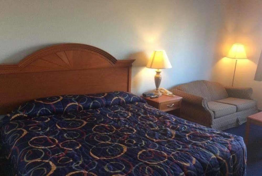 Red Roof Inn אובורן מראה חיצוני תמונה